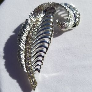 Vintage Feather & Rhinestone brooch pin